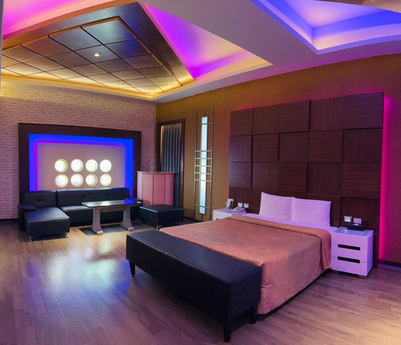 Wei Feng Exquisite Motel Pintung Branch Pingtung Exteriör bild